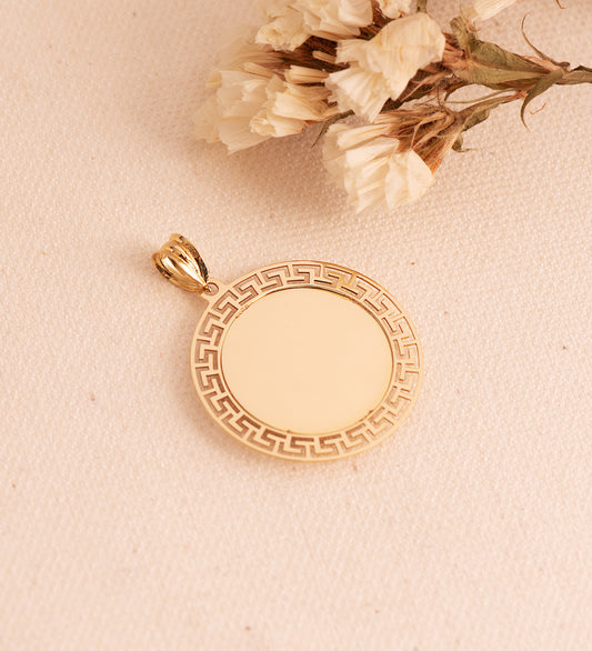 18K MEDALLA ORO AMARILLO MEDUSA CON BORDE CALADA Y GRECA MATIZADA 27 MM