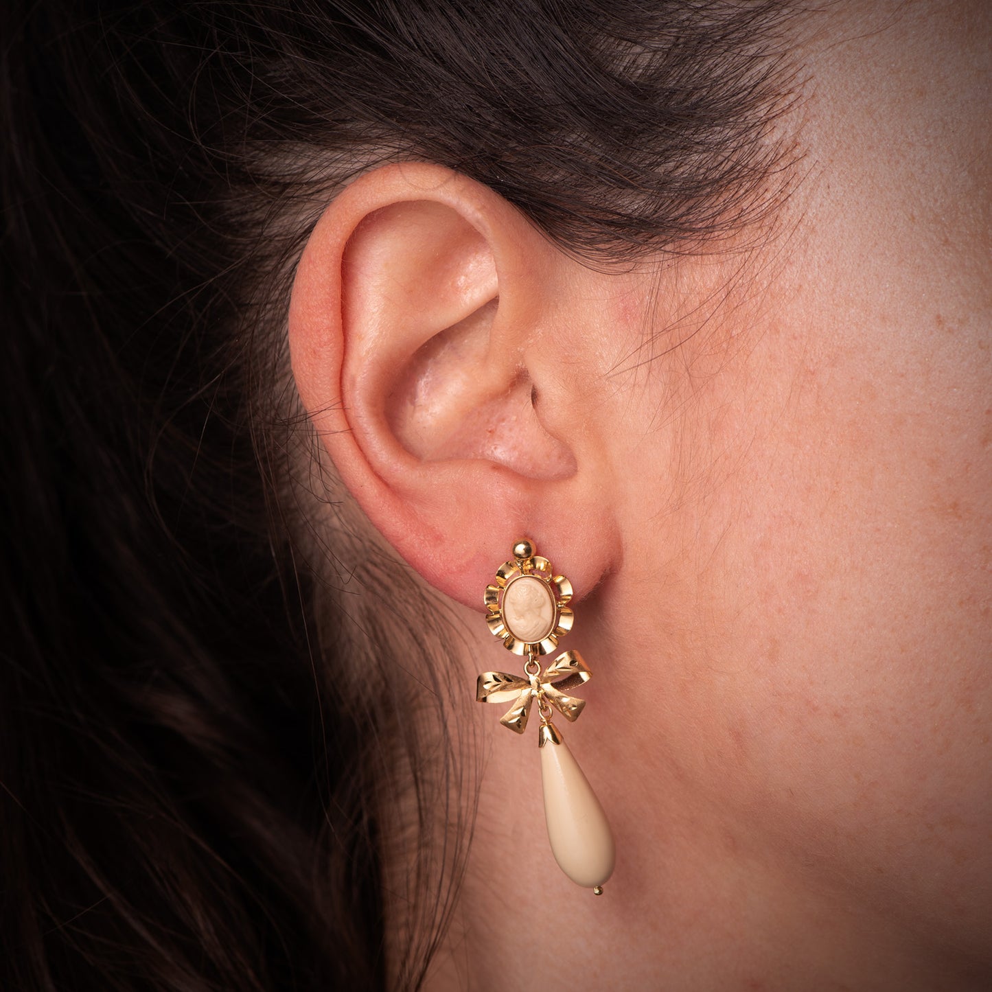 18K PENDIENTES CUBANAS ORO AMARILLO MARFIL CAMAFEO 42X13 MM. CIERRE CATALAN
