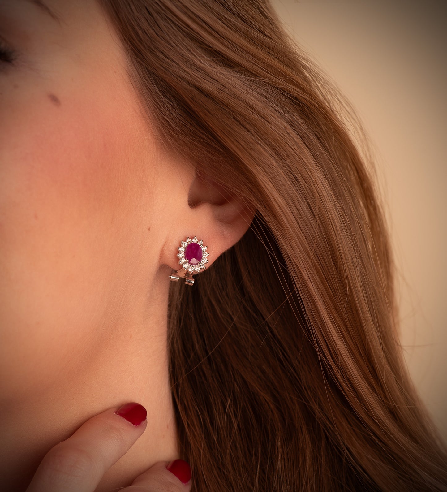 18K PENDIENTES ORO AMARILLO DIAMANTES DE LABORATORIO Y RUBI NATURAL 7X5 MM 1,76QT 0,580QT VS-2 G. 11,5X9,5 MM CIERRE OMEGA