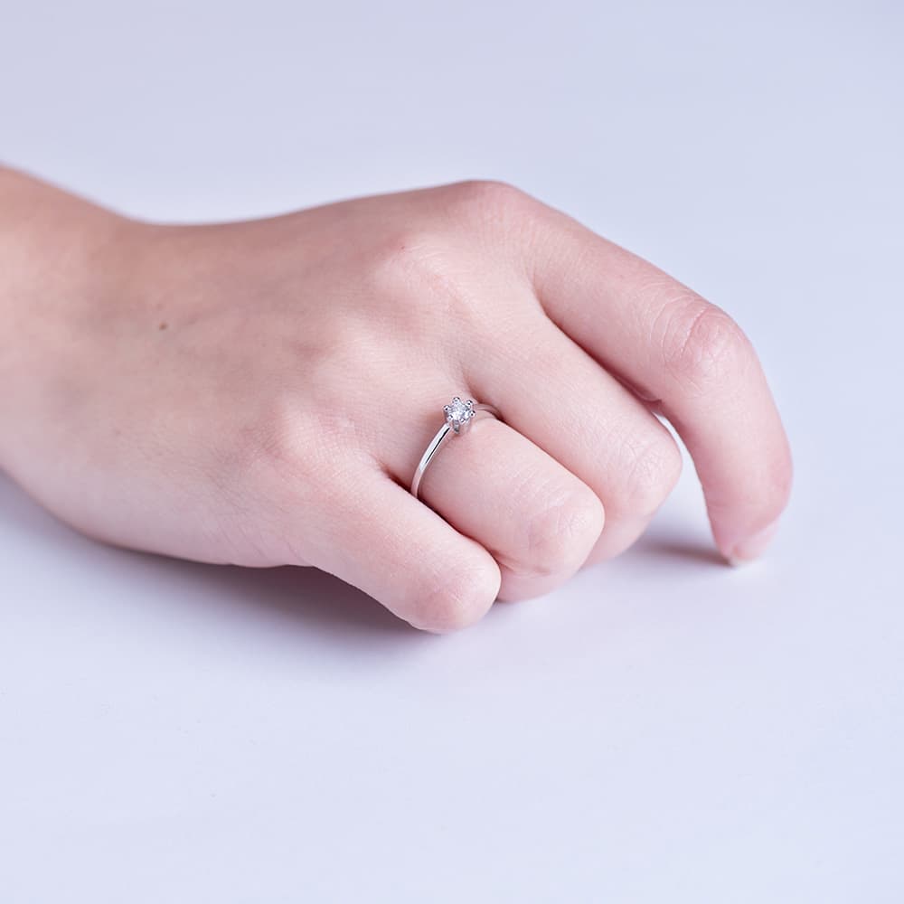 18K SOLITARIO DIAMANTE NATURAL TALLA BRILLANTE ORO BLANCO 0.150 QTS. SI-H