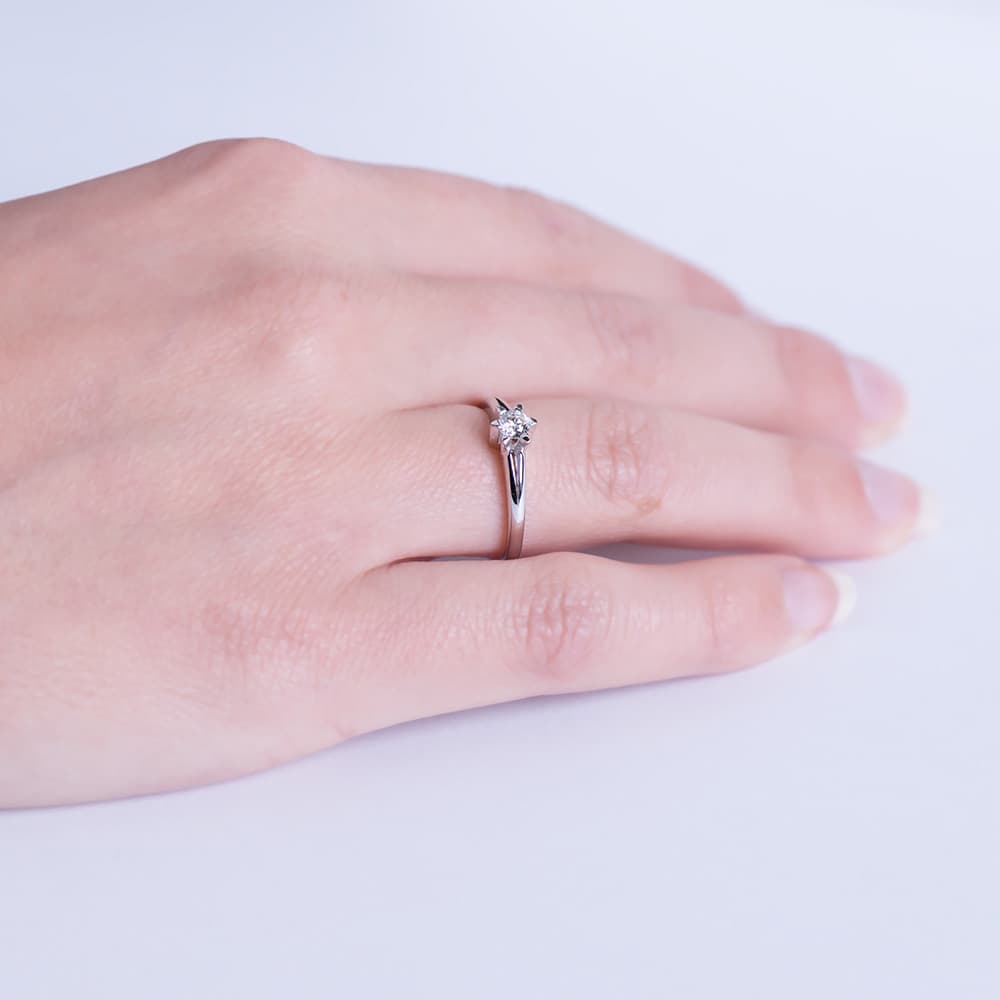 18K SOLITARIO DIAMANTE NATURAL TALLA BRILLANTE ORO BLANCO 0,150 QTS. SI-H