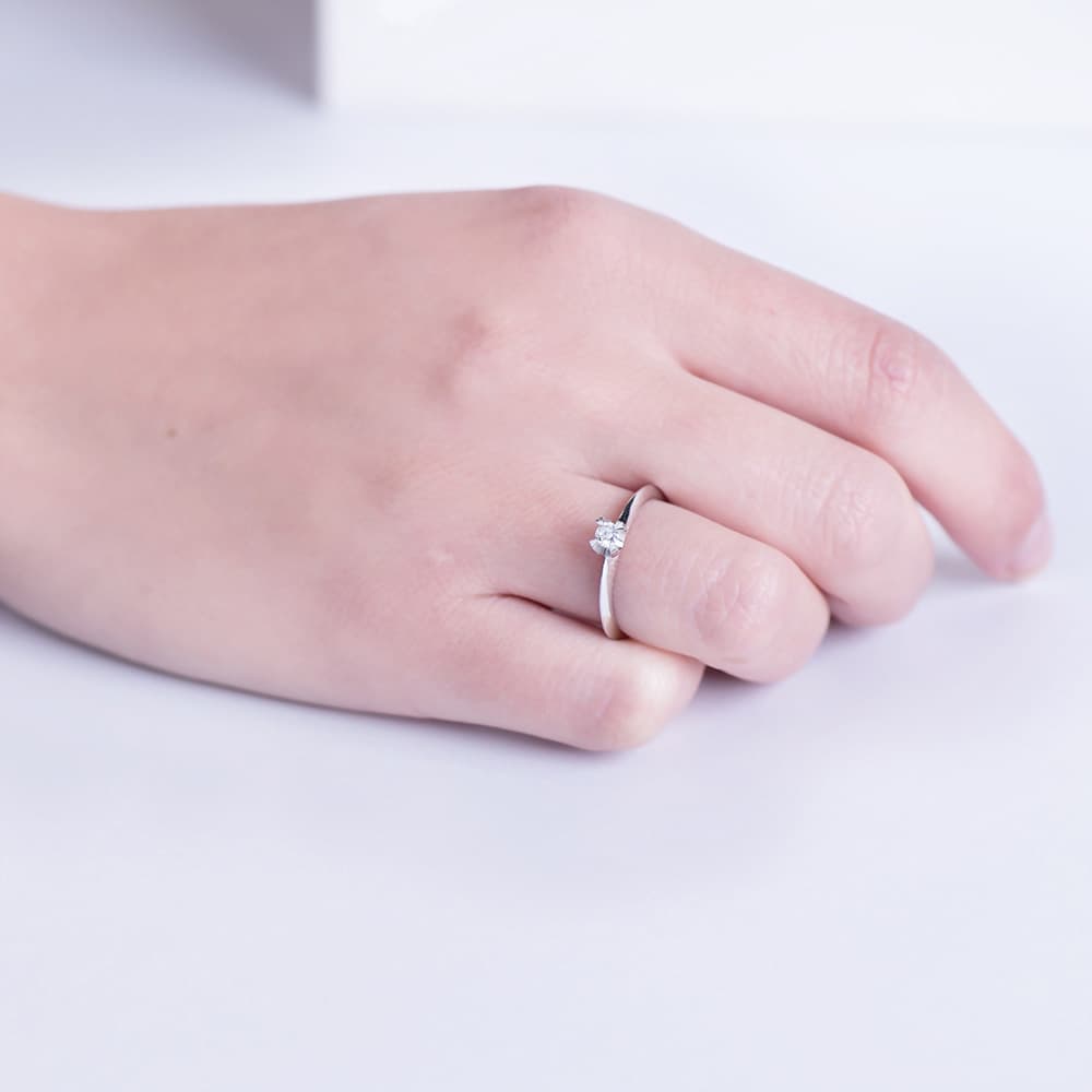 18K SOLITARIO DIAMANTE NATURAL TALLA BRILLANTE ORO BLANCO 0,100 QTS. SI-H