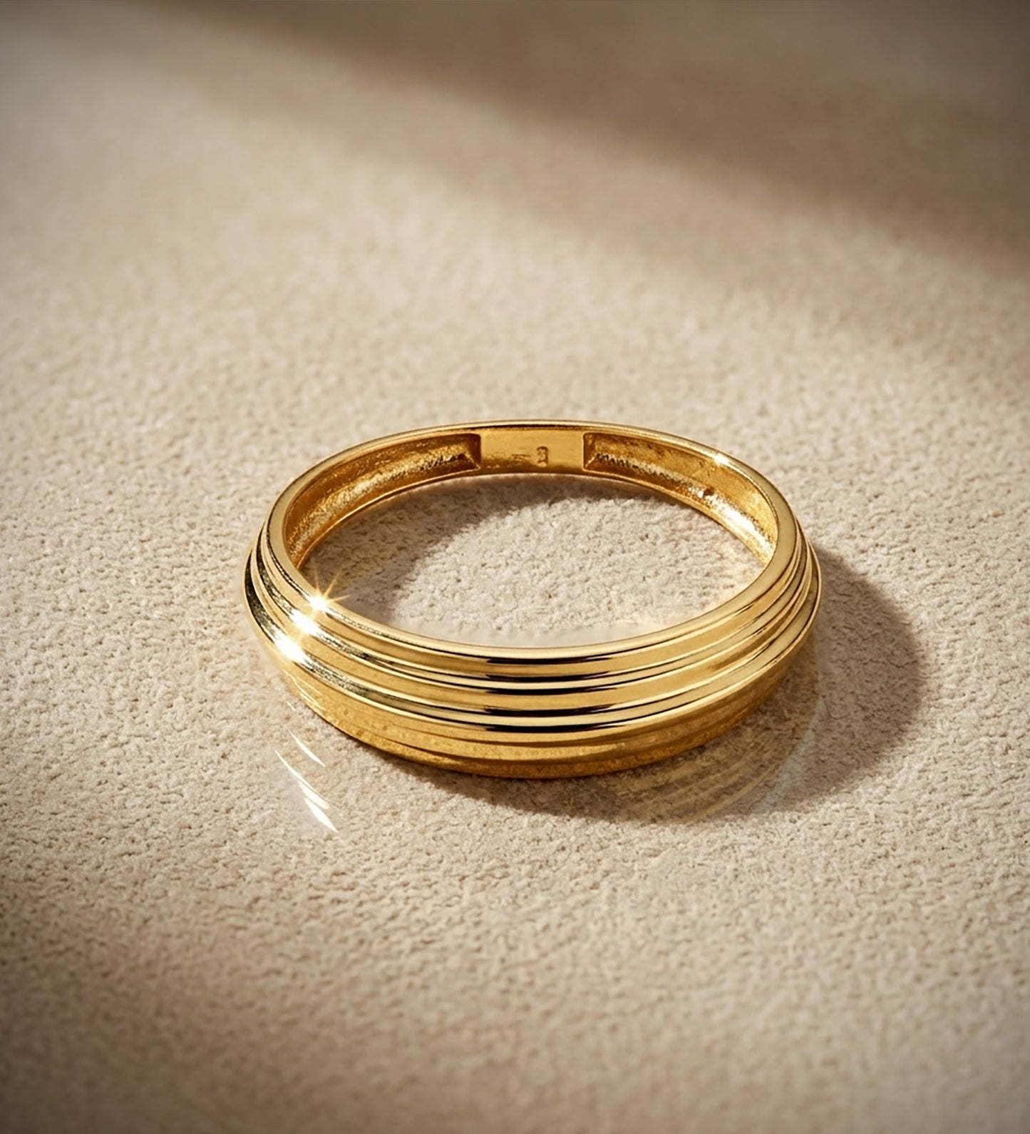 18K SORTIJA ORO AMARILLO LISA CON BANDAS EN BRILLO. ANCHO: 6,5 MM