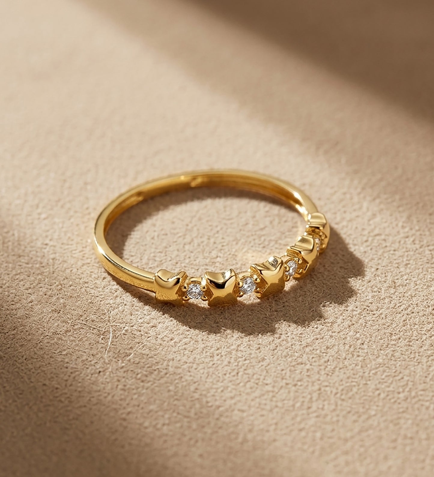 18K SORTIJA ORO AMARILLO ESTRELLITAS CON 4 CIRCONITAS. ANCHO: 2,3 MM
