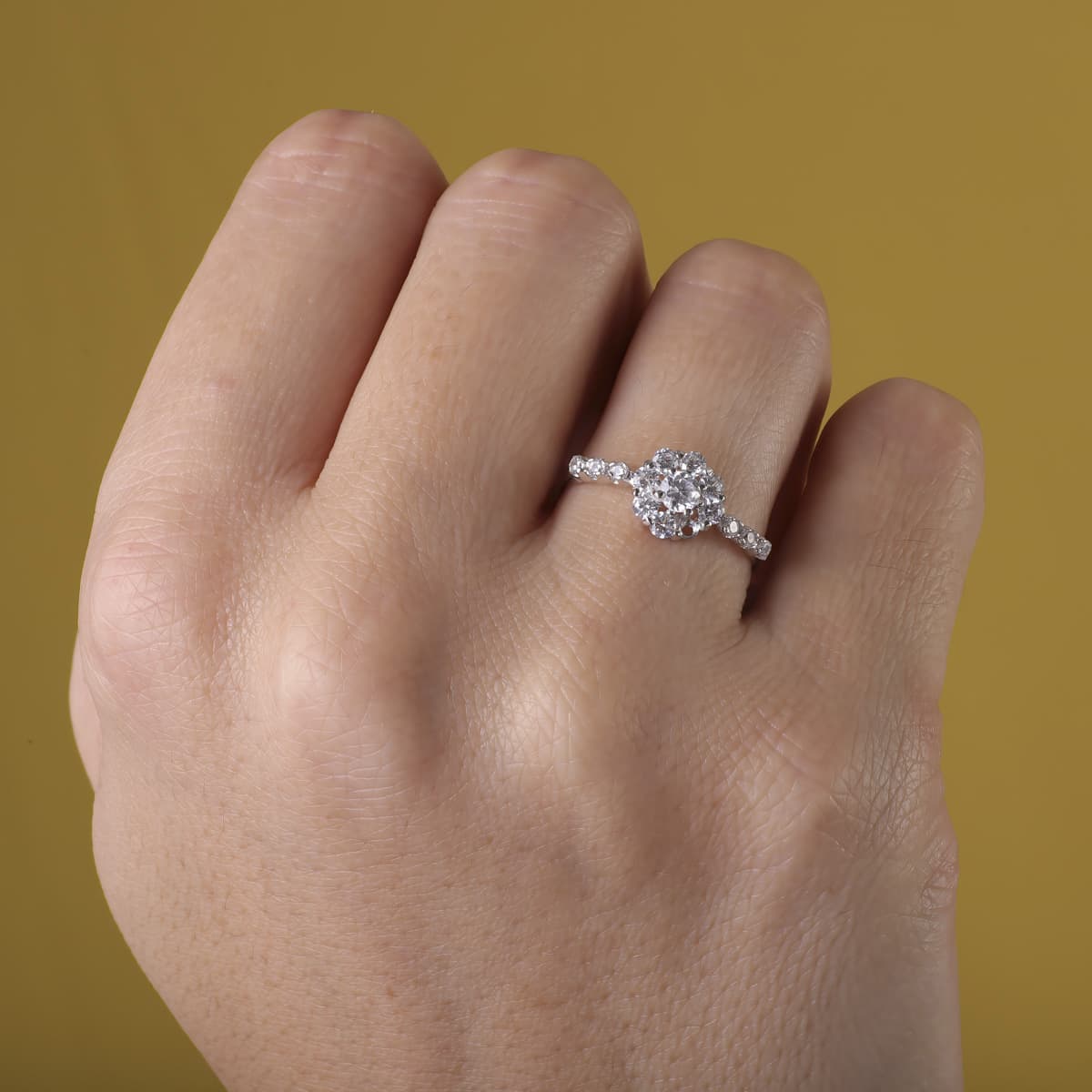 18K SORTIJA ORO BLANCO CUAJO CON CIRCONITAS. ANCHO: 8,5 MM