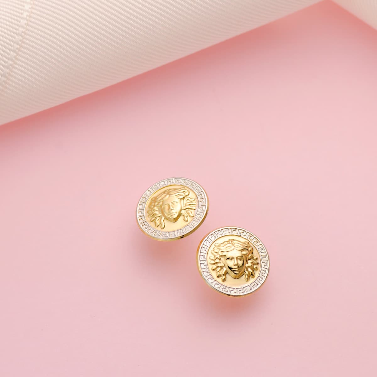 18K PENDIENTES ORO BICOLOR MEDUSA Y BORDE DE GRECA 12 MM CIERRE PRESION