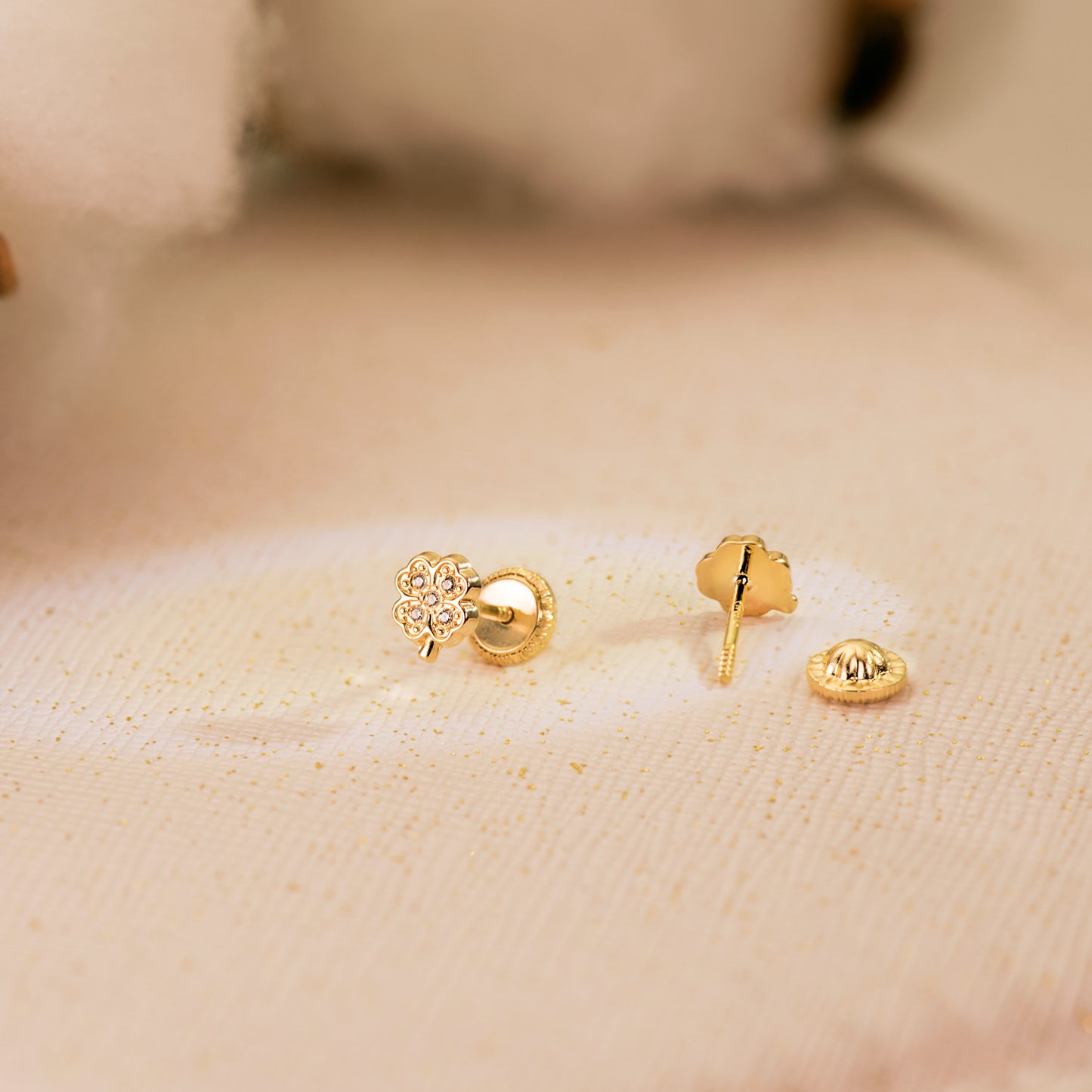 18K PENDIENTES ORO AMARILLO CUATREBOL CON CIRCONITAS. 5,5 X 4,5 MM CIERRE TUERCA