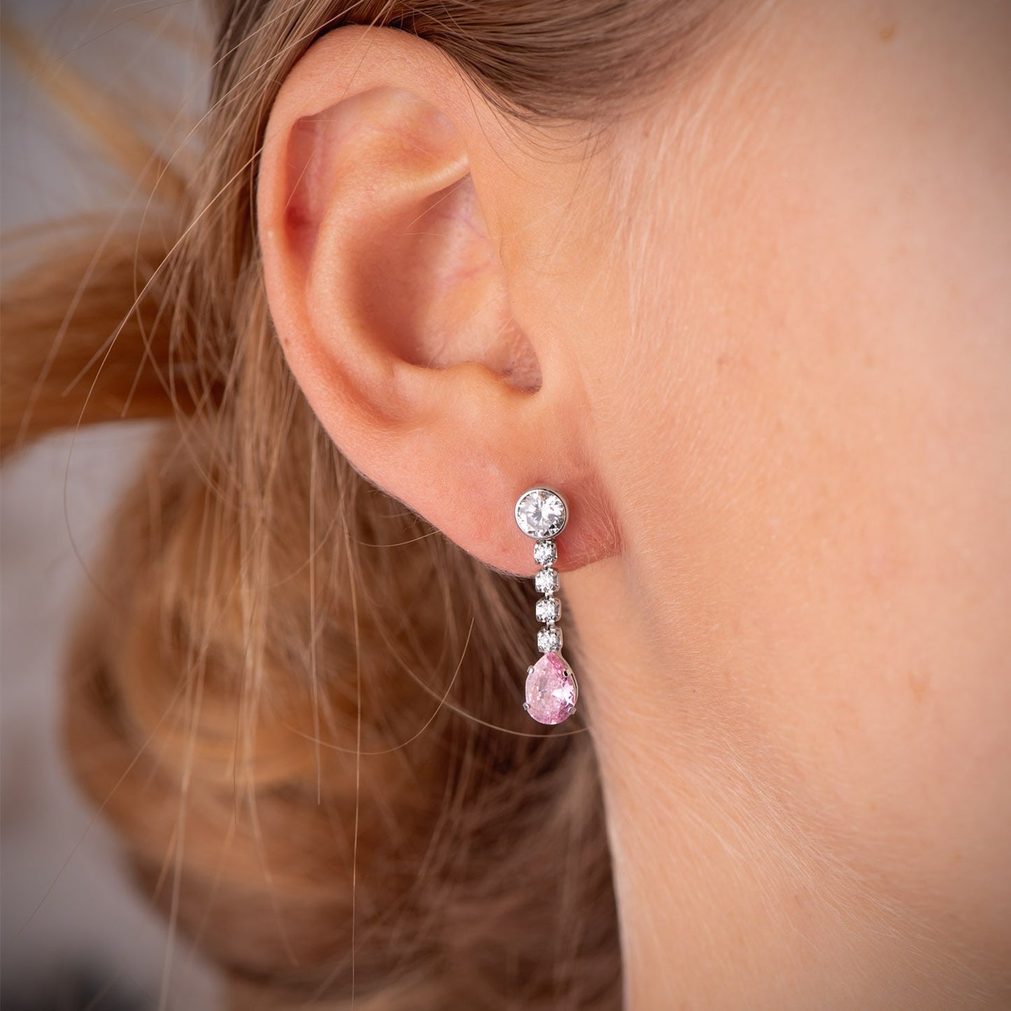 18K PENDIENTES ORO BLANCO PIEDRA ROSA GOTA Y CIRCONTIAS. 22X5 MM. CIERRE PRESION