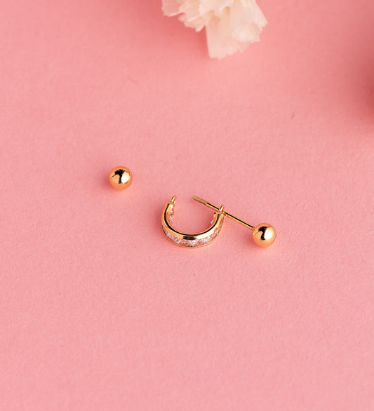 18K PIERCING DE OREJA ORO AMARILLO MEDIO ARO CON CIRCONITAS CARRE Y DOS BOLAS. ARO: 11X3MM
