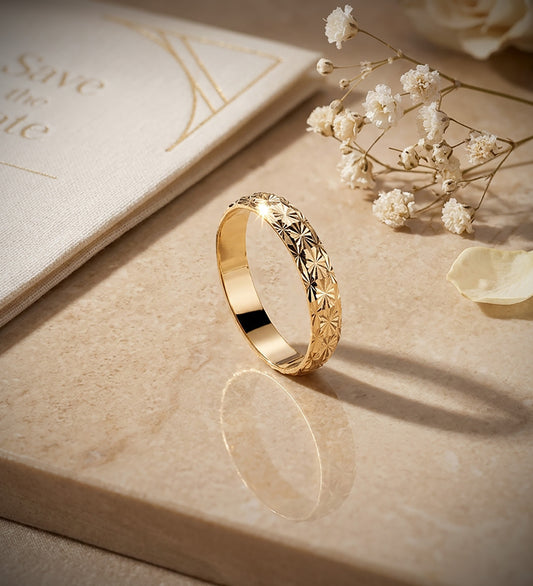 18K ALIANZA ORO AMARILLO DIAMANTADA. ANCHO: 4 MM