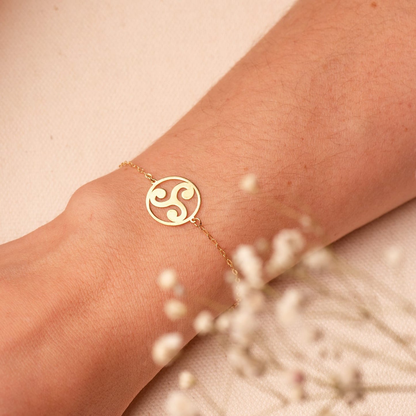 18K PULSERA ORO AMARILLO TRISQUEL 14MM CADENA TALLADA. LARGO: 18 3 CM