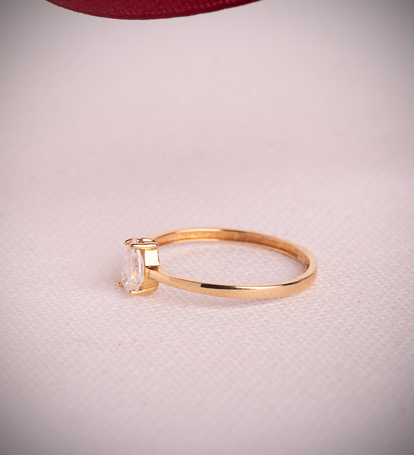 18K SORTIJA ORO AMARILLO DIAMANTE LABORATORIO TALLA PERA 0,35 QTES. VS2 - G. ANCHO: 6 MM