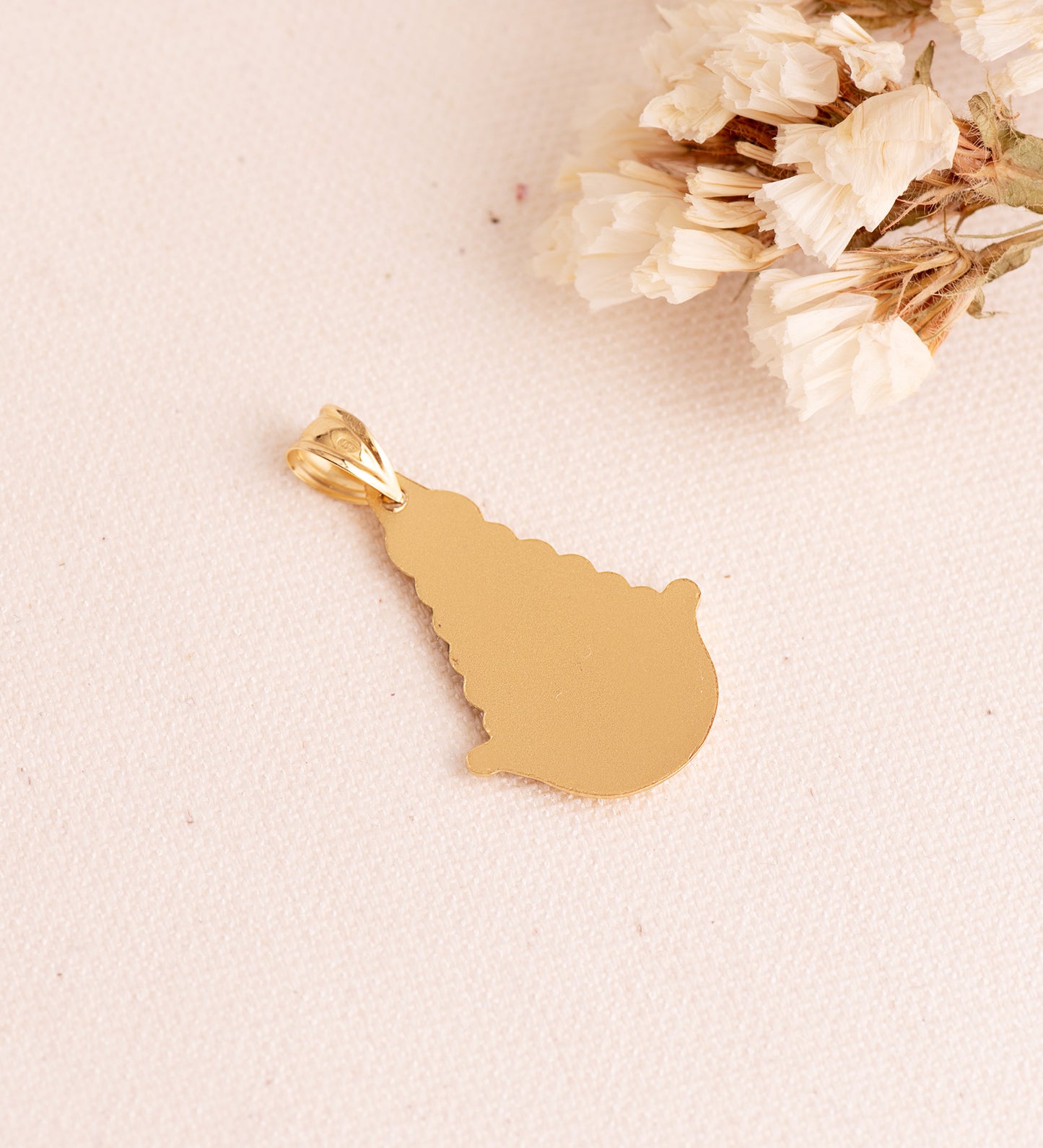 18K MEDALLA ORO AMARILLO VIRGEN DEL ROCIO SILUETA 30X20 MM TALLADA