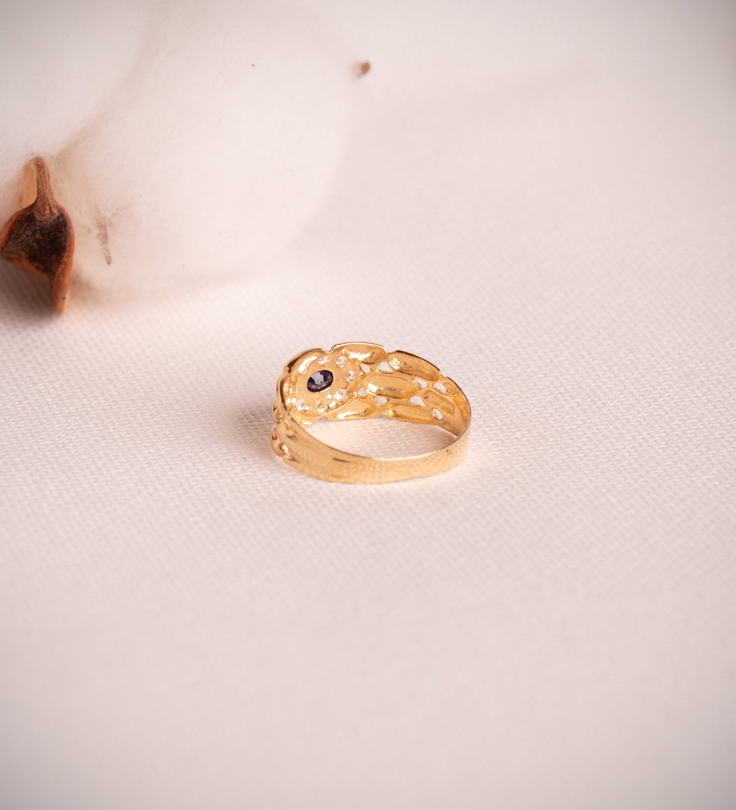 18K SORTIJA ORO AMARILLO PANTER CON CIRCONITAS Y ZAFIRO NATURAL 4X3 MM. ANCHO: 9 MM