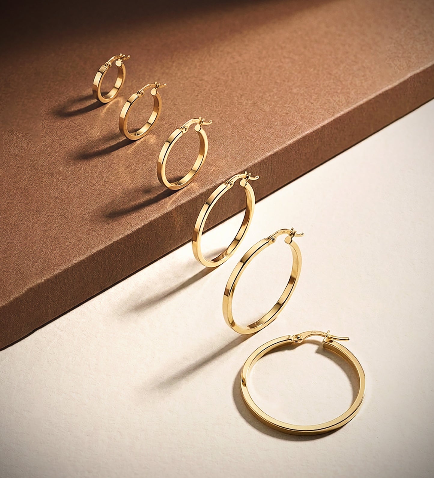 18K AROS ORO AMARILLO HUECOS CUADRADO LISO. MEDIDA: 13 X 1,5 MM