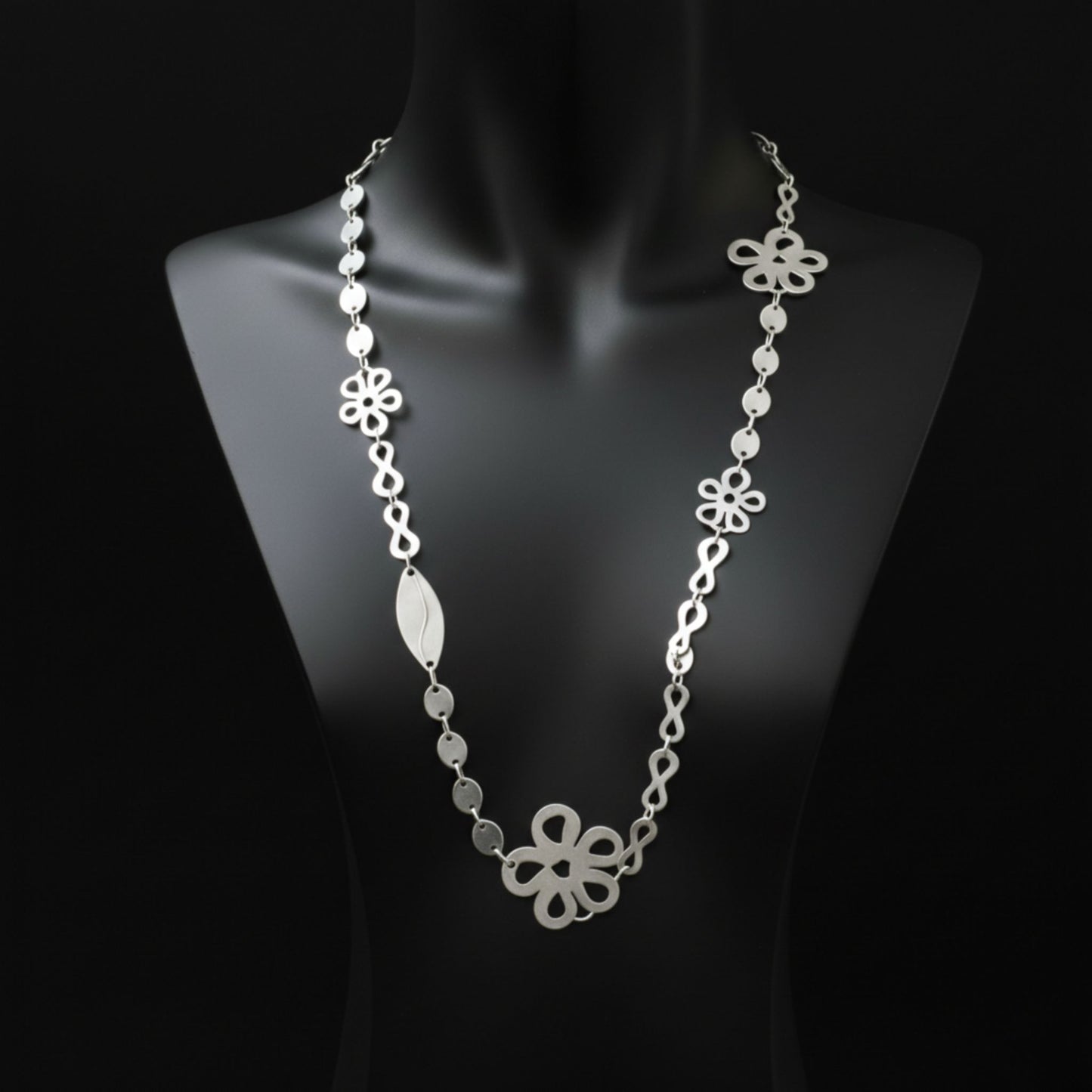 Collar largo de zamak hipoalergénico con trébol e infinito- Joyería Osnor Zamak