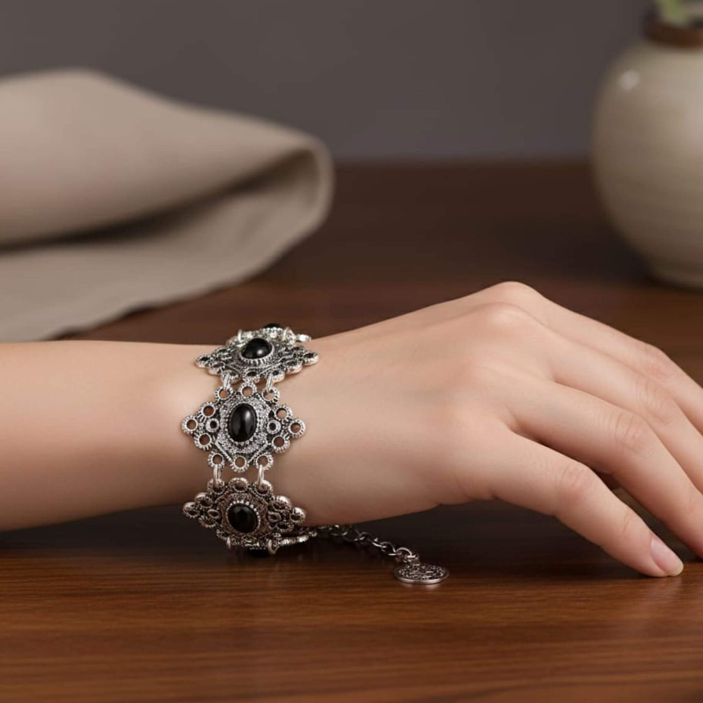 Pulsera Zamak Calada Piedras Negras Ajustable 15-19cm - Elegante