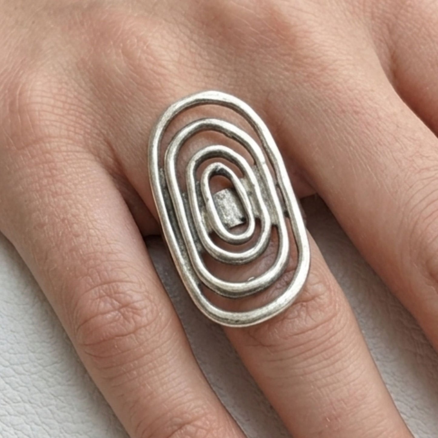 Anillo de Volumen Plateado | Zamak Hipoalergénico | Joyería Osnor