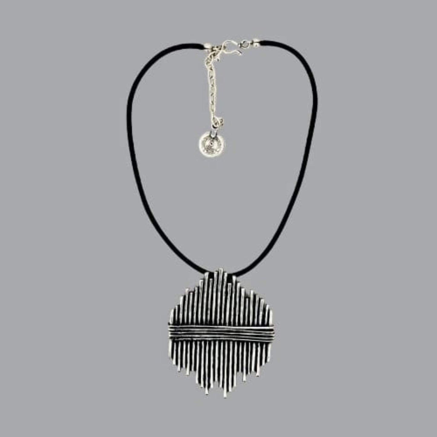 COLLAR ZAMAK Y CUERO