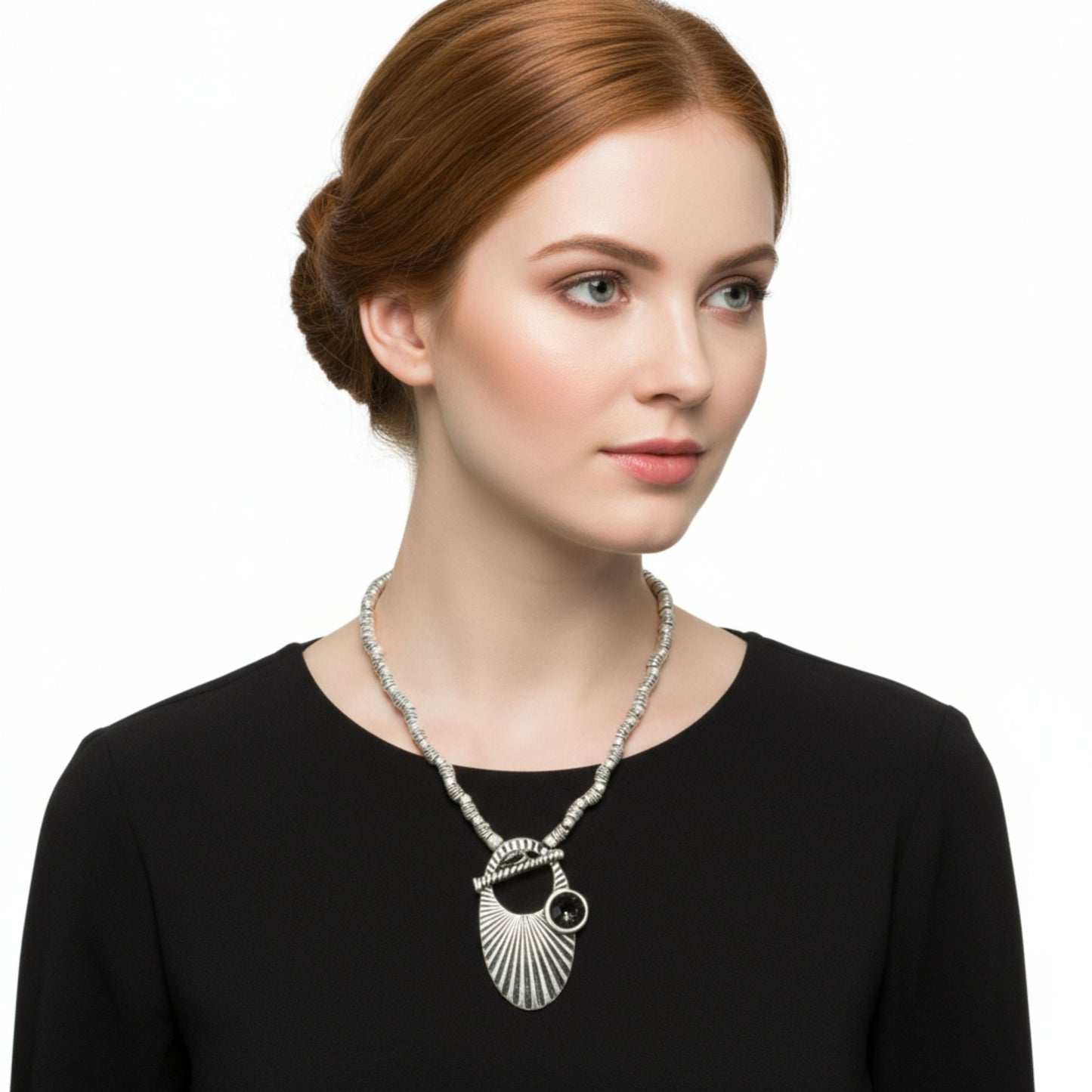 Collar de ZAMAK con Circonita - Diseño Abanico