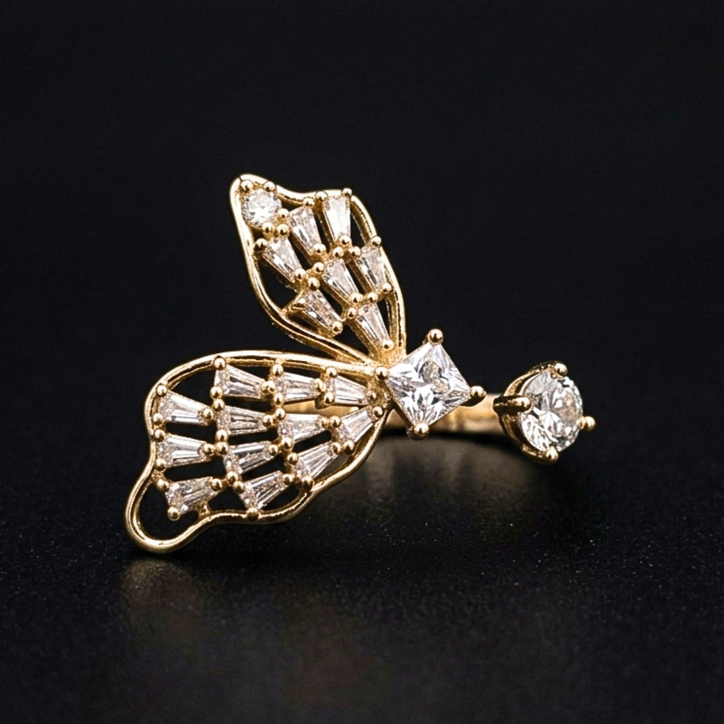 Anillo Mariposa Acero Chapado Dorado con Circonitas Blancas |