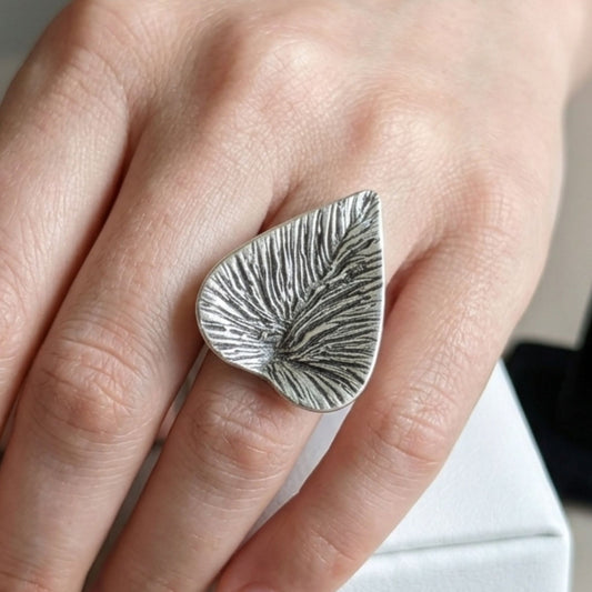 Anillo Hoja Labrada Plateado | Zamak Hipoalergénico | Talla Ajustable