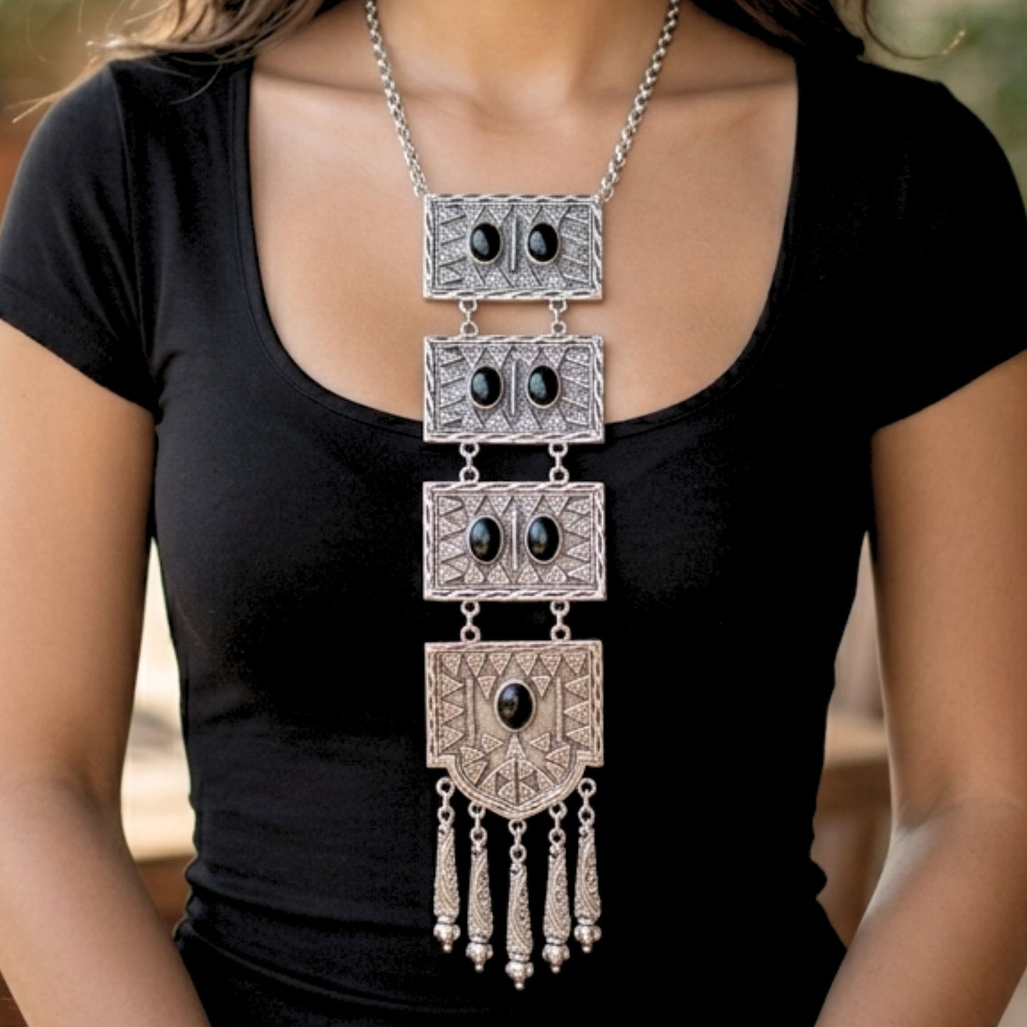 Collar Zamak Plateado con Piedras Negras Vintage — Joyería Osnor