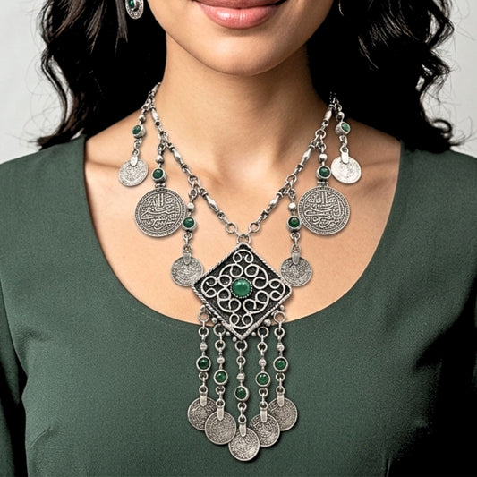 Collar Zamak Plateado Vintage con Piedras Verdes – Joyería Osnor