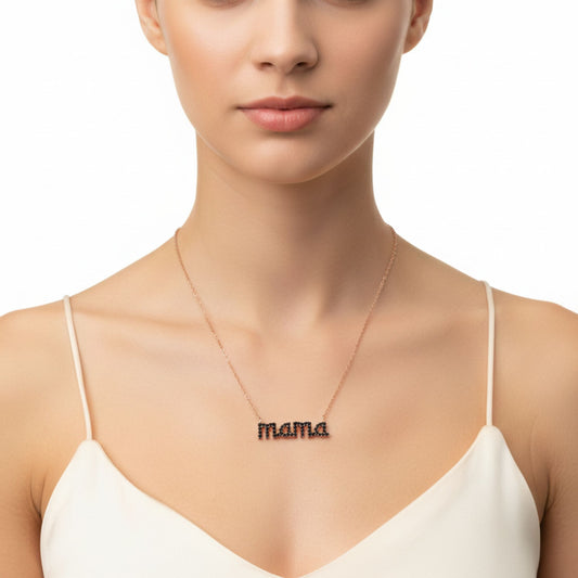 Mujer Luciendo Collar Gargantilla Mamá Plata 925 Rosa con Circonitas Negras- joyeria osnor