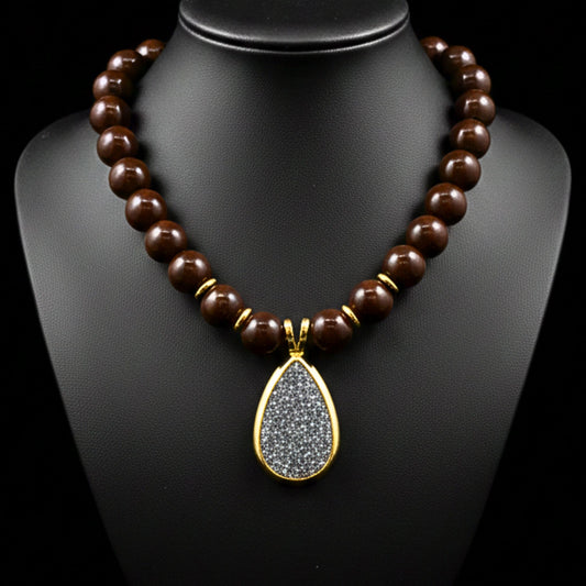 Gargantilla Bolas Marrón con Colgante Gota y Circonitas Grises