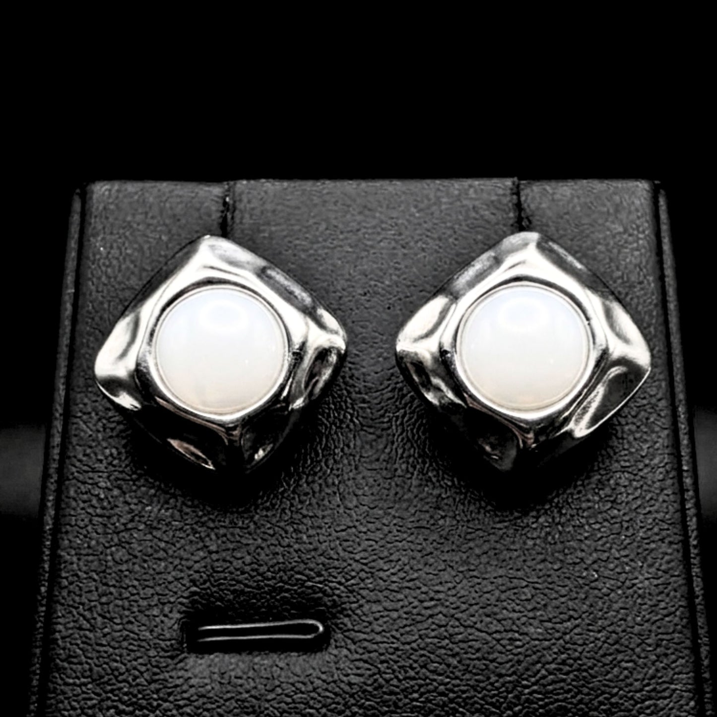 Pendientes Acero Plateado Labrado con Perla Sintética