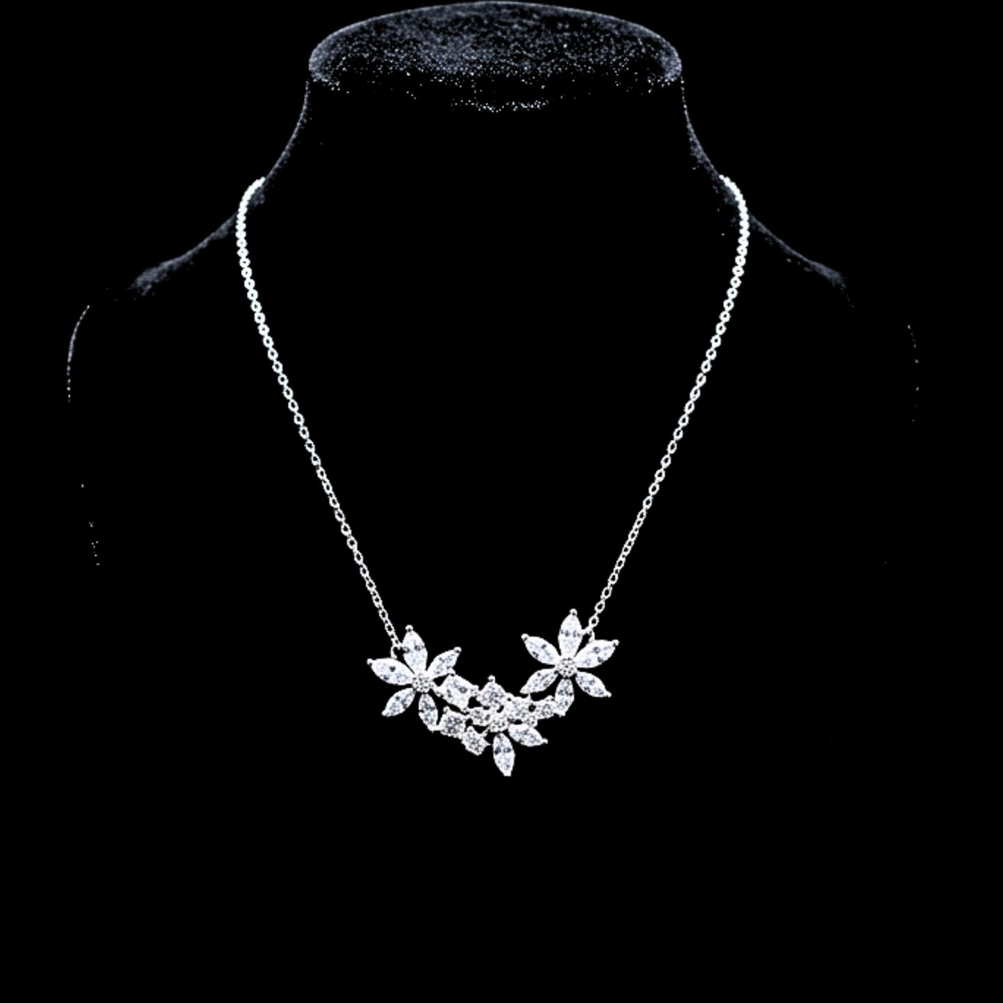 Collar Flores con Circonitas Engastadas Acero Inoxidable