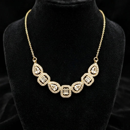 Collar Gargantilla Dorado con Circonitas Blancas | Diseño Elegante