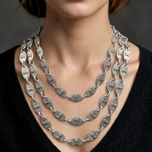 chica luciendo collar cadena triple unisex joyeria osnor zamak