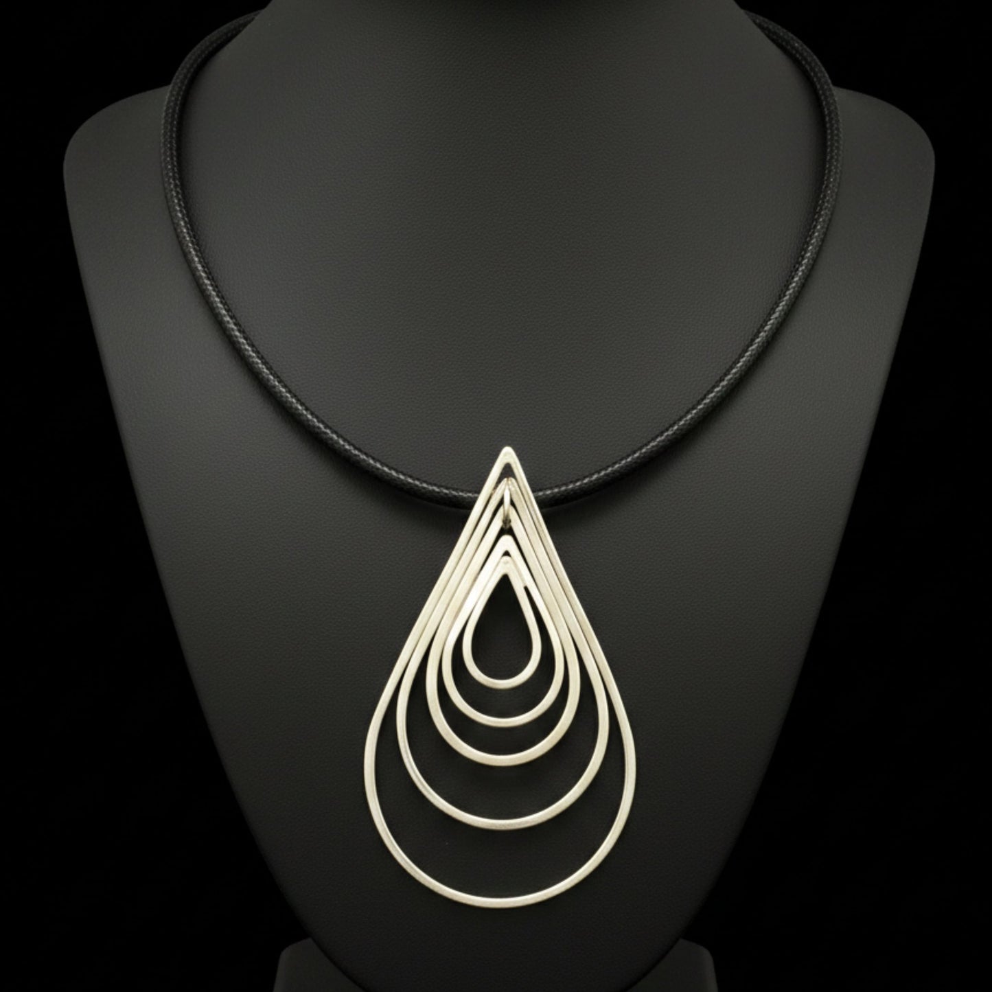 Collar Gargantilla Zamak Plateado Unisex – Joyería Osnor
