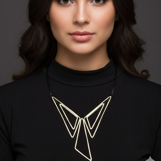 Collar Geométrico Triángulos Zamak Plateado | Unisex | Joyería Osnor