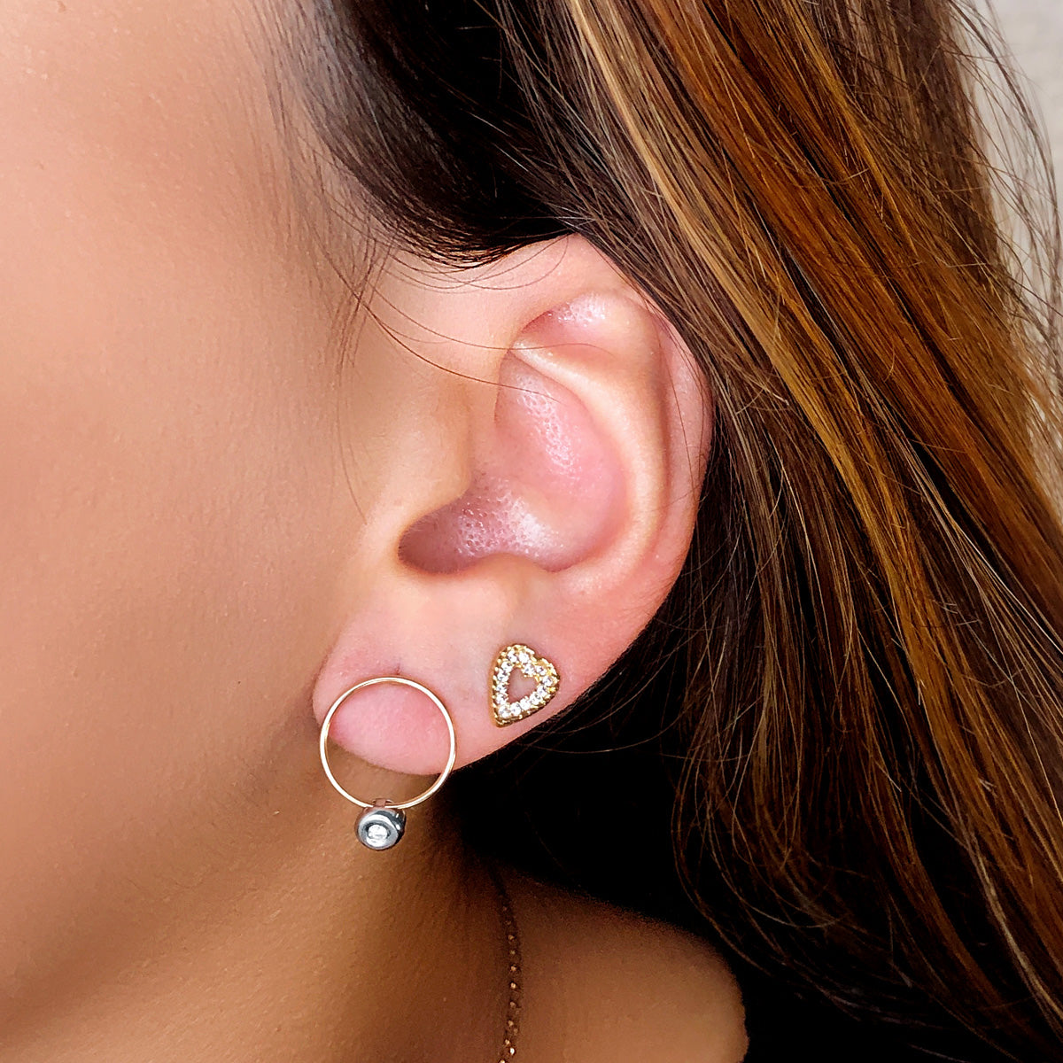 18K PENDIENTES ORO AMARILLO CORAZON 9X7 MM 28 CIRCONITA PRESION C. AMOR