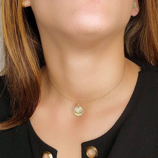 18K COLGANTE ORO AMARILLO REDONDO TE QUIERO MAMA CORAZON GRABADO. 14 MM