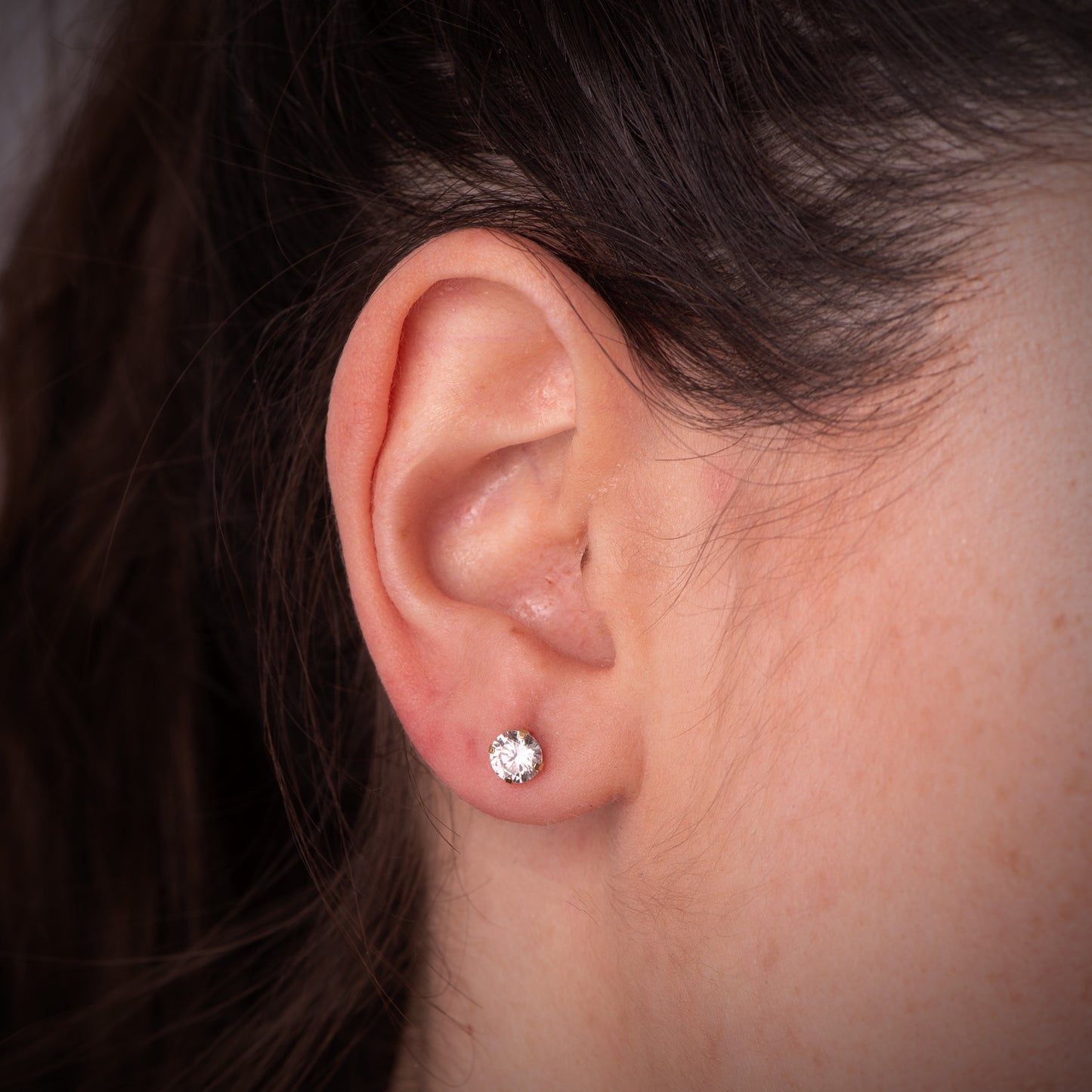 18K PENDIENTES ORO AMARILLO 4 GARRAS CON CIRCONITA. ANCHO: 5 MM CIERRE PRESION