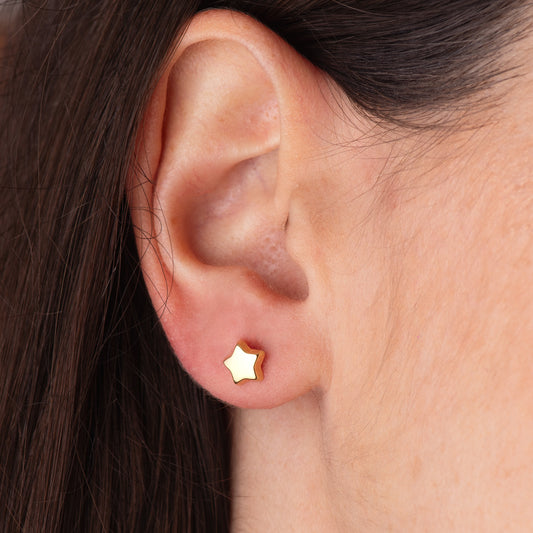 18K PENDIENTES ORO AMARILLO ESTRELLA LISA 6,5 X 6,5 MM. CIERRE TUERCA