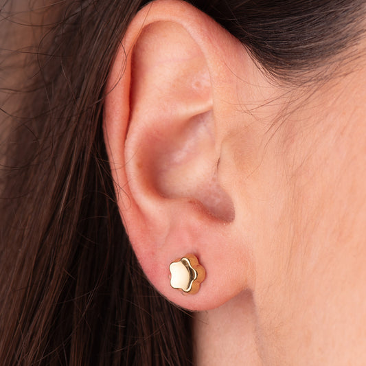 18K PENDIENTES ORO AMARILLO FLOR CONCAVO EN BRILLO 7,5X7,5 MM. CIERRE PRESION