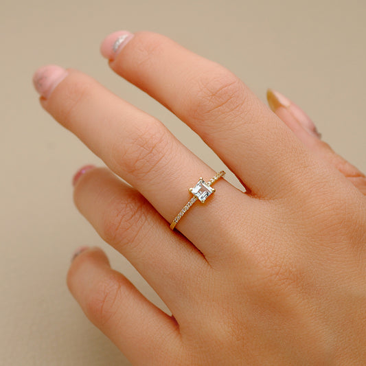 18K SORTIJA ORO AMARILLO 14 DIAMANTES DE LABORATORIO 0,070 QTS. G-VS2 AGUAMARINA 4X4 MM ANCHO 1 MM