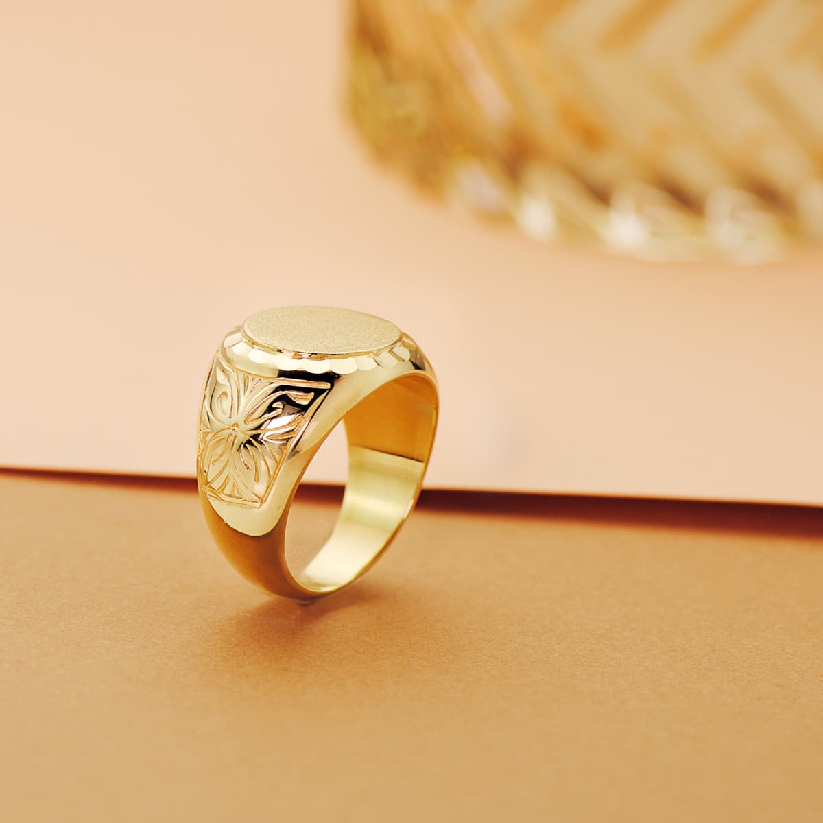 18K SELLO CABALLERO ORO AMARILLO REDONDO LATERAL TALLADO. ZONA GRABADO: 14 MM