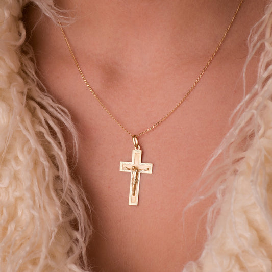 18K CRUZ ORO AMARILLO CON CRISTO TALLADA 35X20 MM