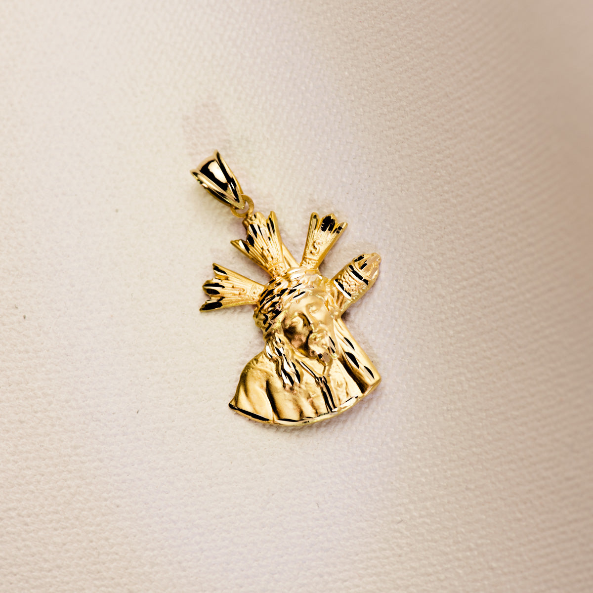18K CRISTO GRAN PODER SILUETA ORO AMARILLO 28X24 MM