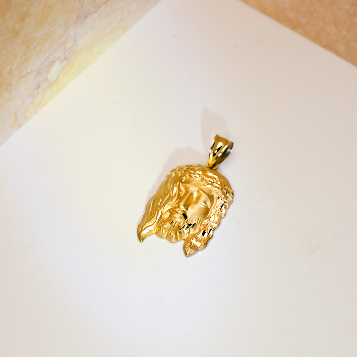 9K COLGANTE ORO AMARILLO CABEZA DE CRISTO ESTAMPADO. 30X19 MM