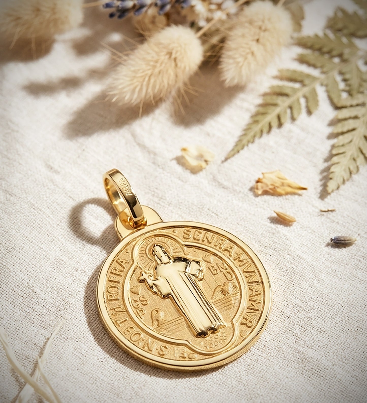 18K MEDALLA ESCAPULARIO SAN BENITO MONJE BRILLO Y FONDO MATIZADO 24 MM ESPALDA EN BRILLO