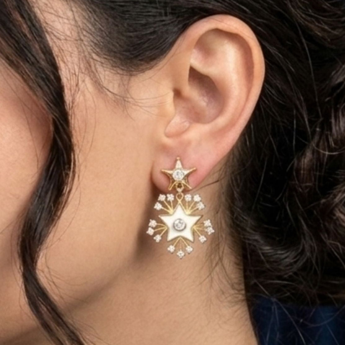 Pendientes Estrella Colgante Acero Dorado Nácar y Circonitas Blancas