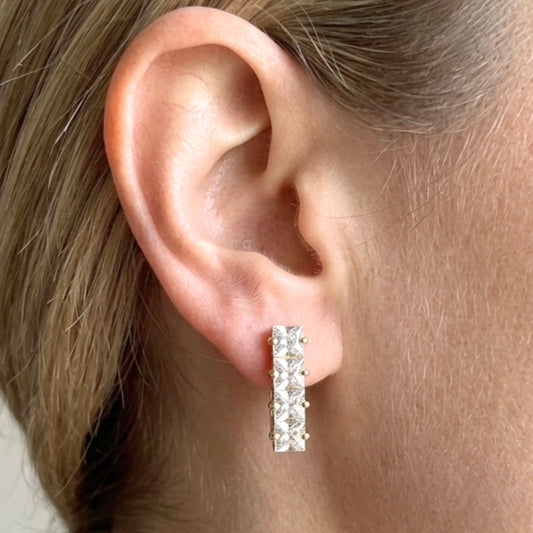 Pendientes Acero inoxidable dorado chapado oro 14ktes circonitas blancas engastadas diseño joyería osnor