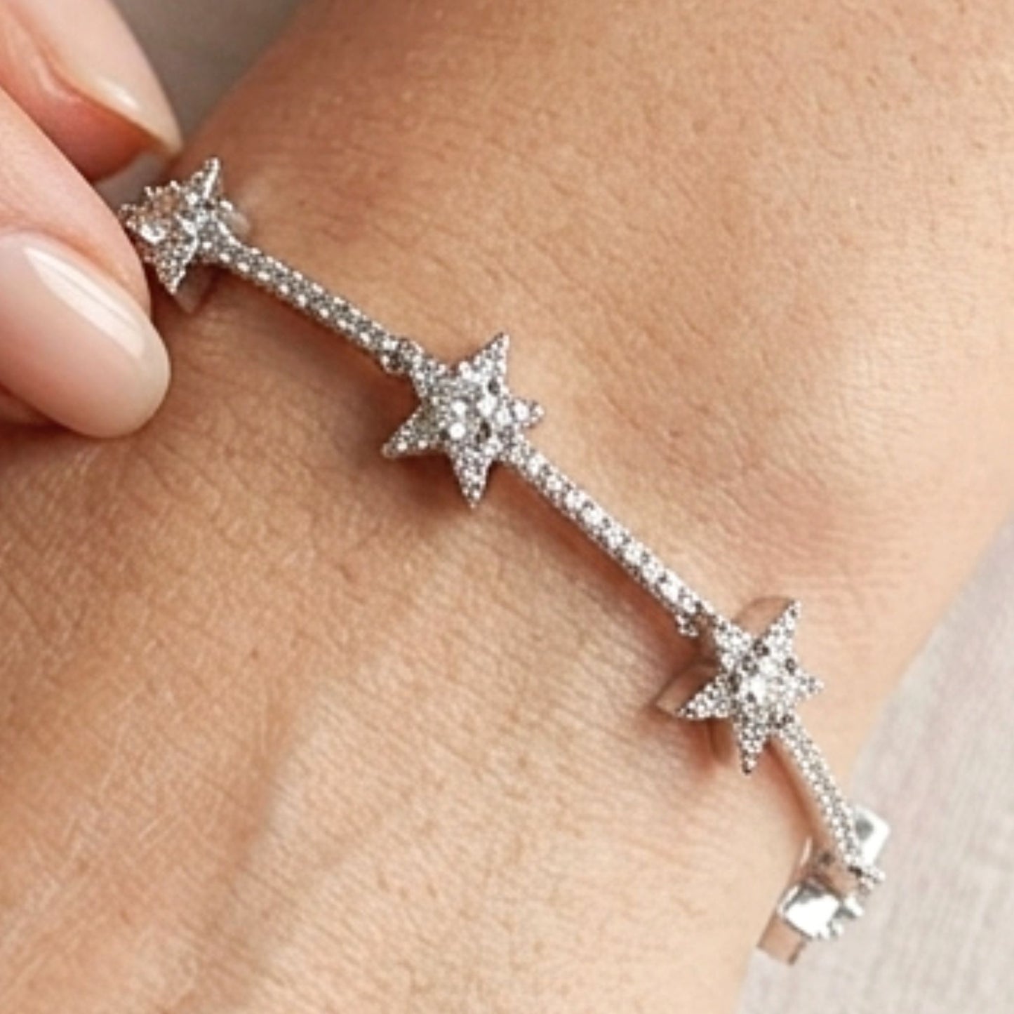 Pulsera acero inoxidable plateado circonitas blancas engastadas diseño mujer joyería osnor
